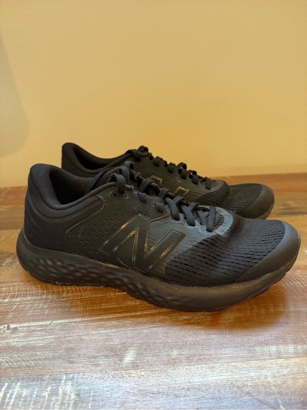 New Balance 520v7 "Triple Black" running shoe (Model: W520CK7)